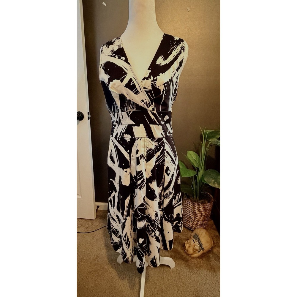 christopher and bankswhite And Black Abstract‎ Brush Stroke V Neck Dress Size 4